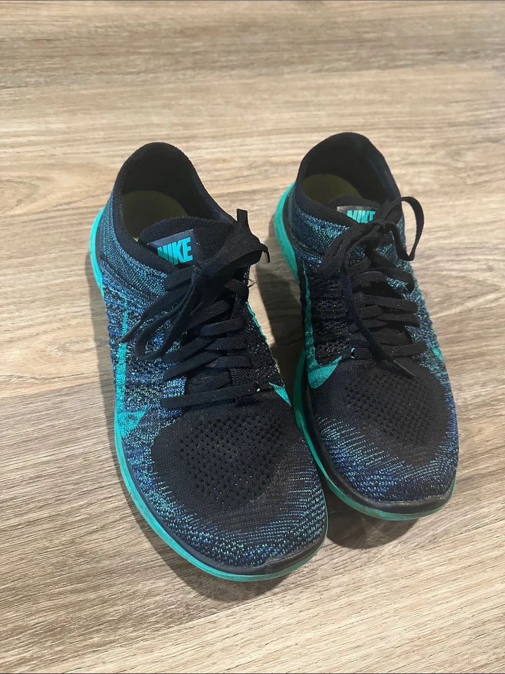 Nike breathable flyknit